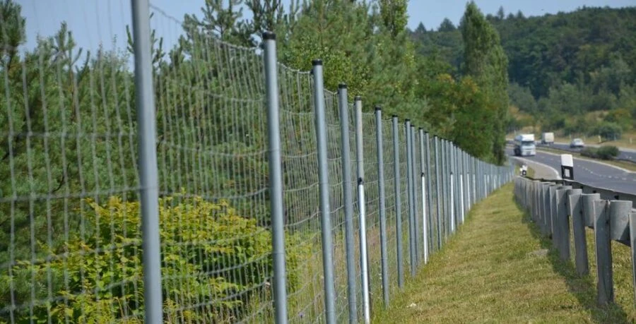 Uzlové pletivo kraľuje diaľniciam 